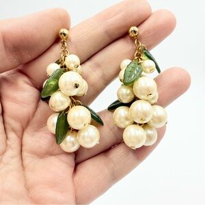 VTG Faux Pearl Cluster Dangle Earrings with Jade Glass Leaves Grape Cluster